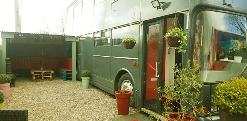 خانه‌ای به شکل اتوبوس دو طبقه در دوبلین ایرلند
